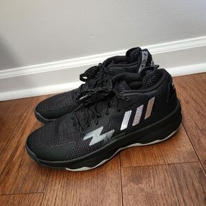 NWOB Adidas Unisex-Adult Dame 8 Black Basketball Sneaker, Size Men 8 Women 9